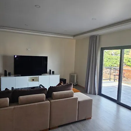 Дом отдыха Peaceful Valley House Камара-де-Лобуш