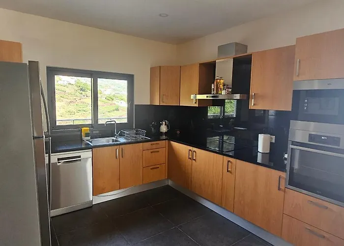 Peaceful Valley House * Câmara de Lobos